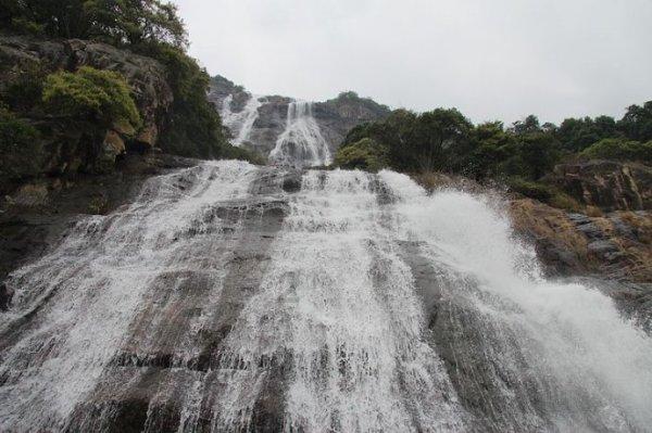 逃出平静乡村